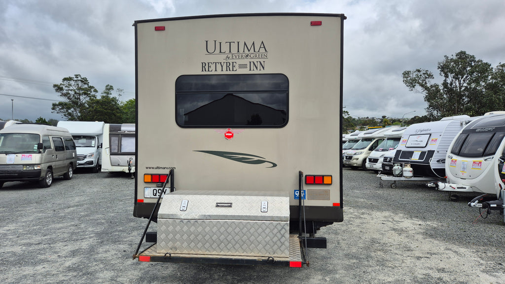 2010 Evergreen Ultima w/ 2015 Holden Colorado Tow Vehicle