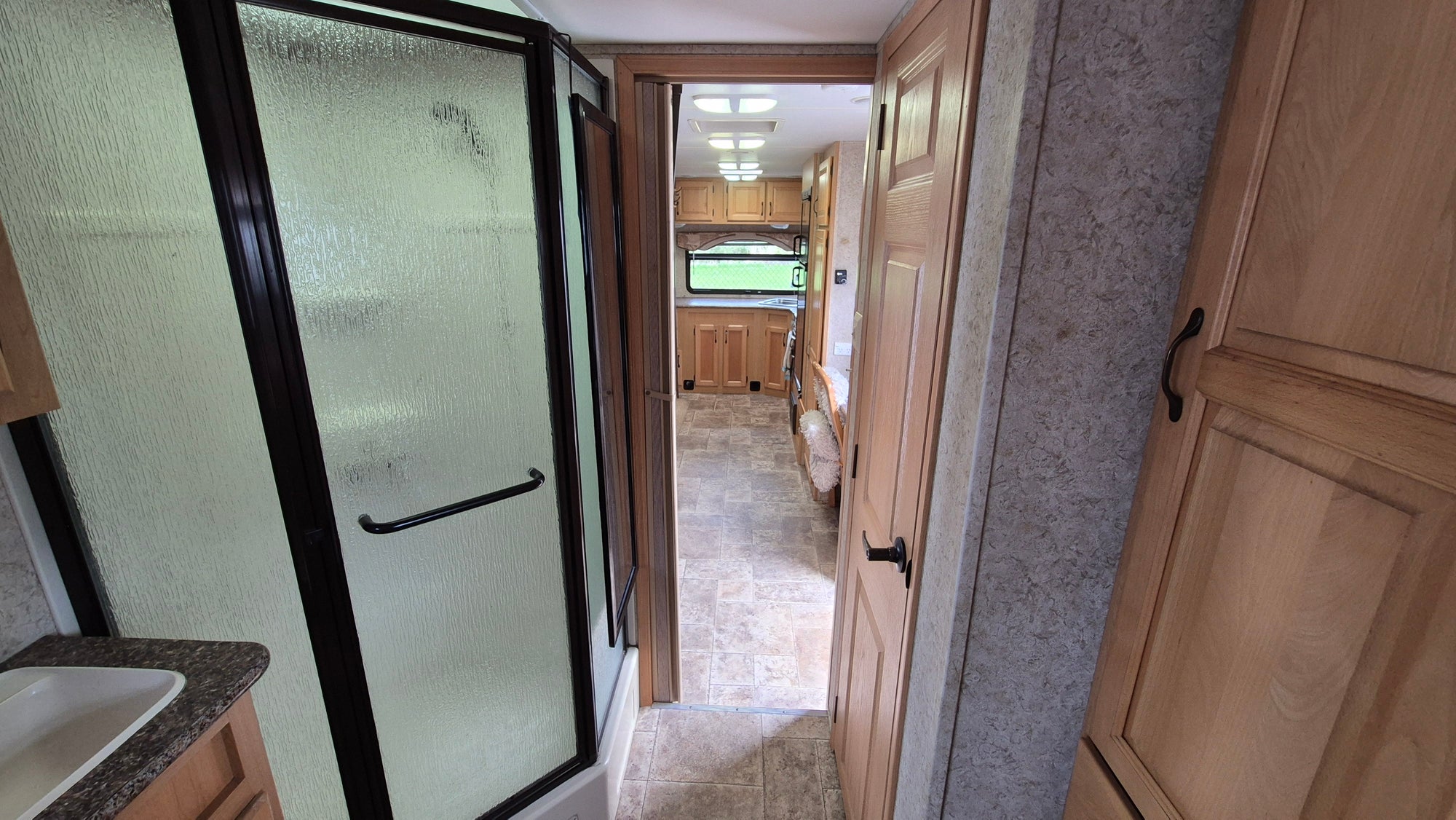 2010 Evergreen Ultima w/ 2015 Holden Colorado Tow Vehicle