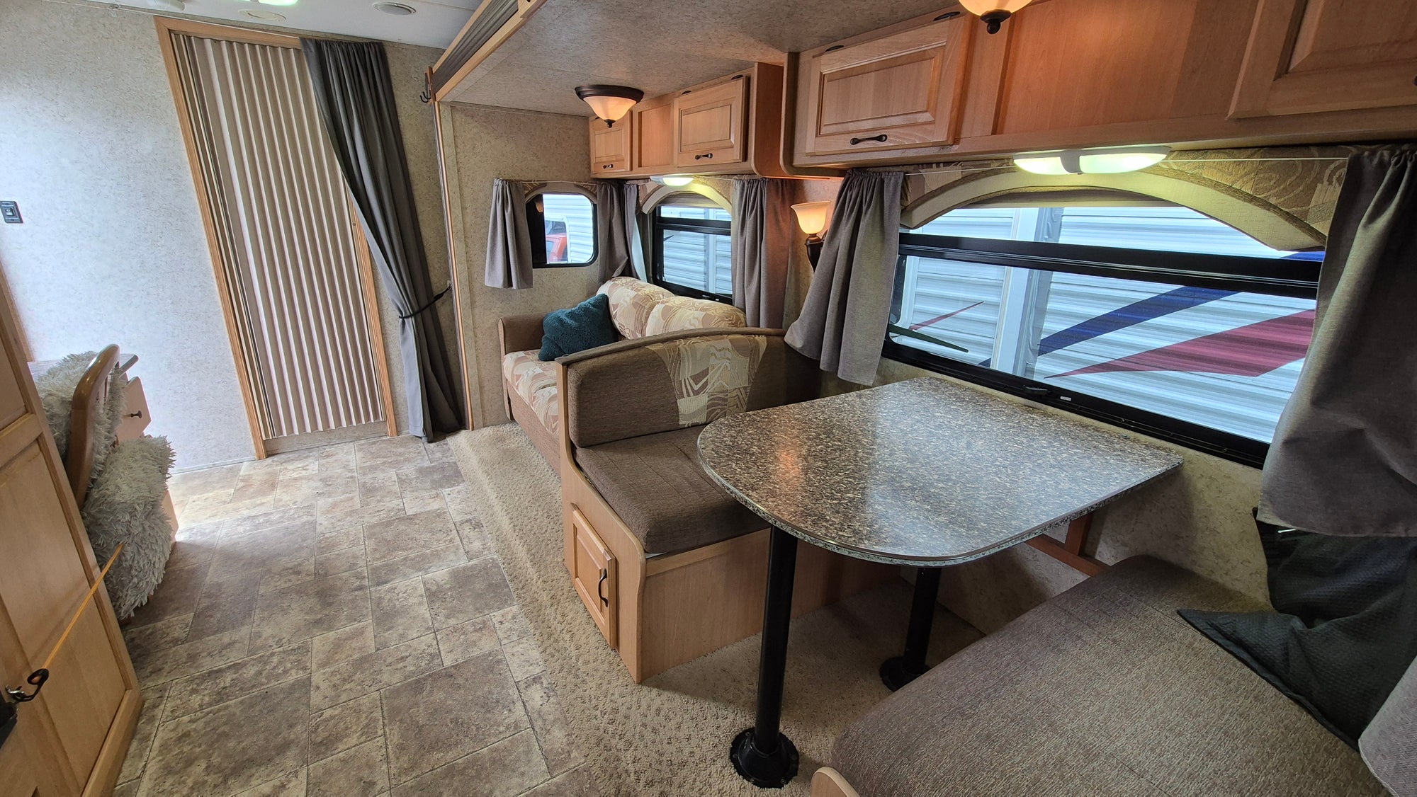 2010 Evergreen Ultima w/ 2015 Holden Colorado Tow Vehicle