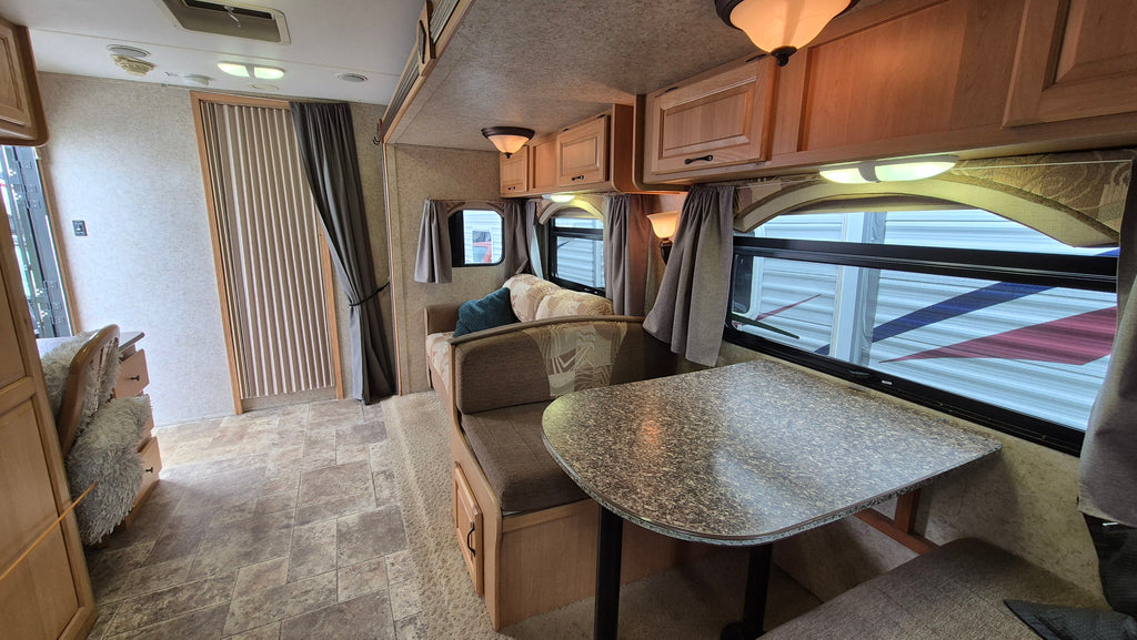 2010 Evergreen Ultima w/ 2015 Holden Colorado Tow Vehicle