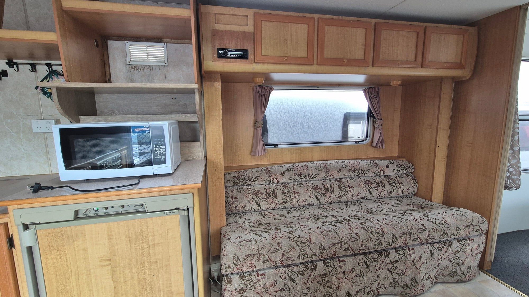 2002 Jayco Heritage w/ Slide Out