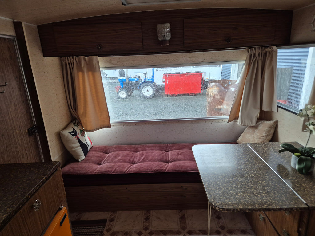 1975 Oxford Caravan