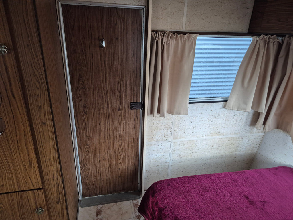 1975 Oxford Caravan