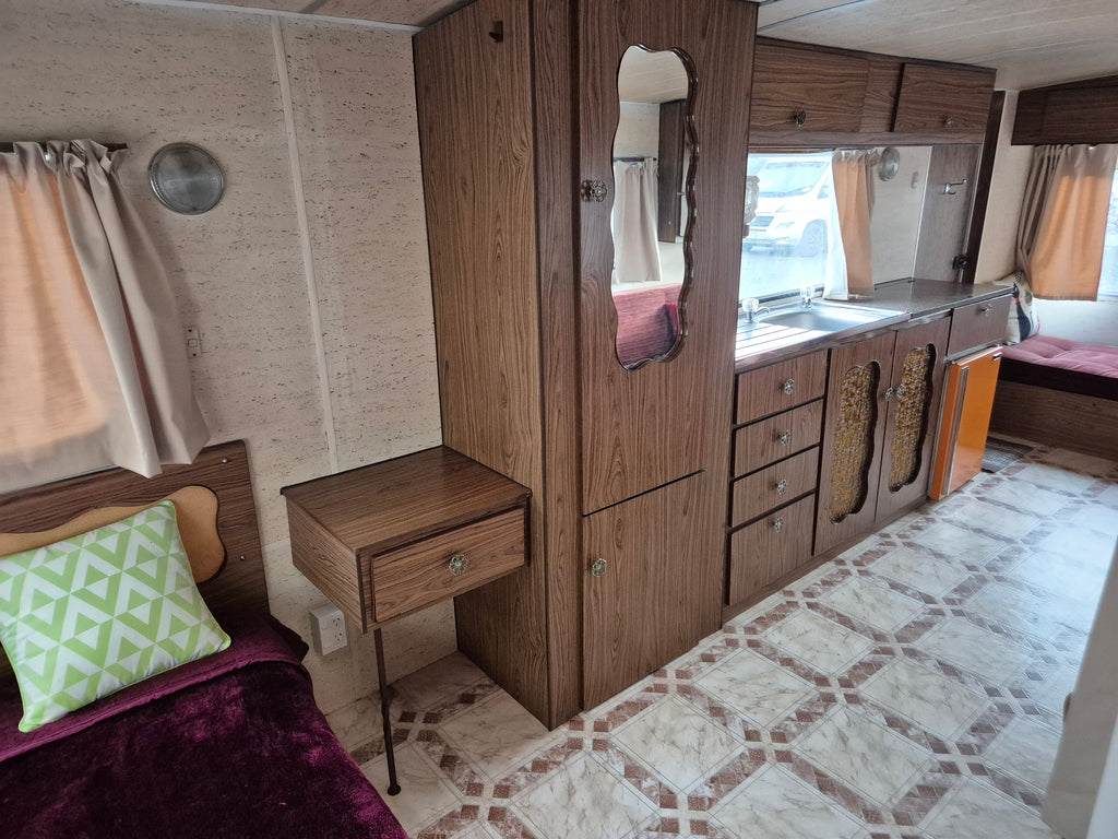 1975 Oxford Caravan
