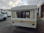 1975 Oxford Caravan