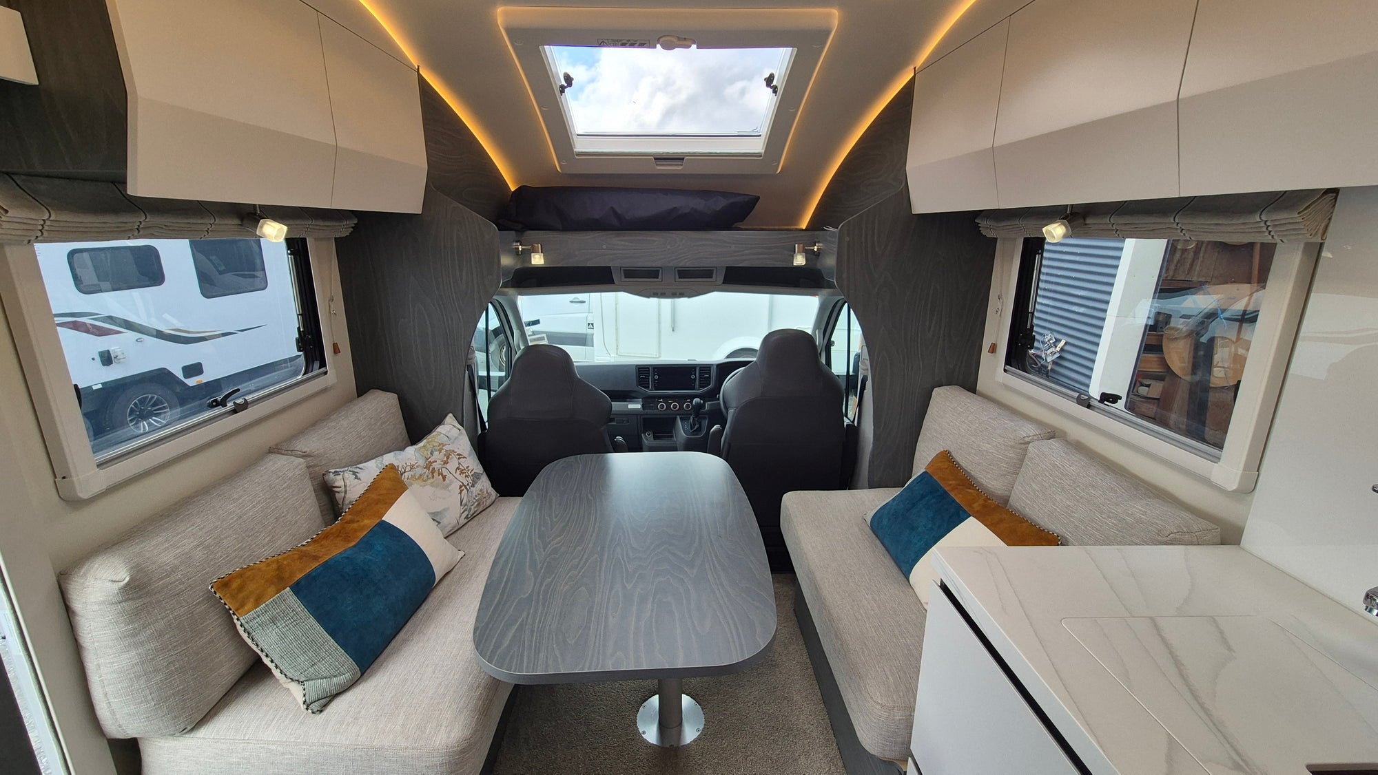 2024 VW Traillite Oakura 354