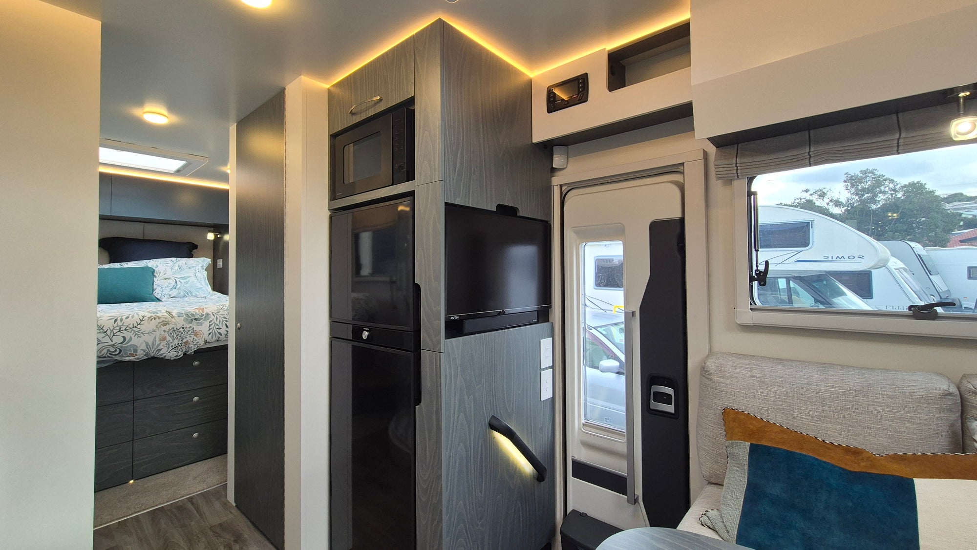 2024 VW Traillite Oakura 354