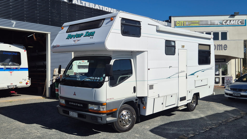 2004 Mitsubishi Traillite