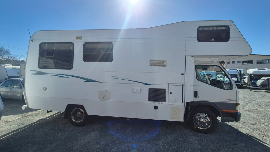 2004 Mitsubishi Traillite