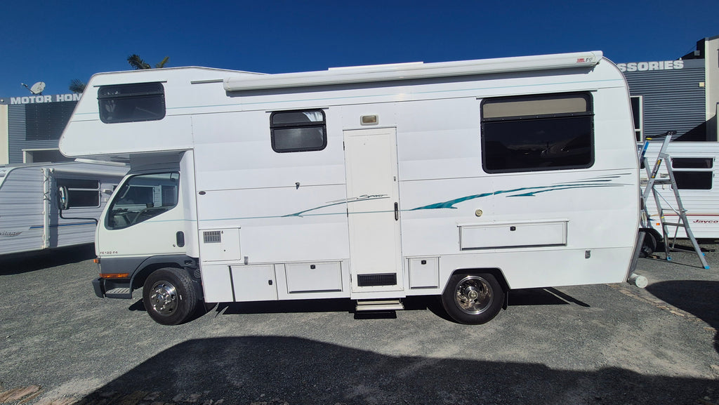 2004 Mitsubishi Traillite