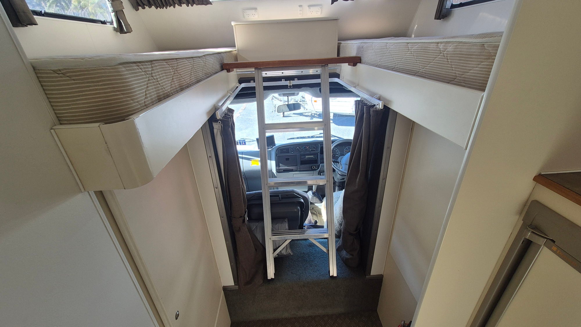 2004 Mitsubishi Traillite