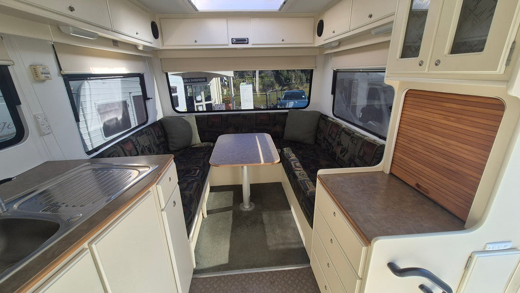 2004 Mitsubishi Traillite