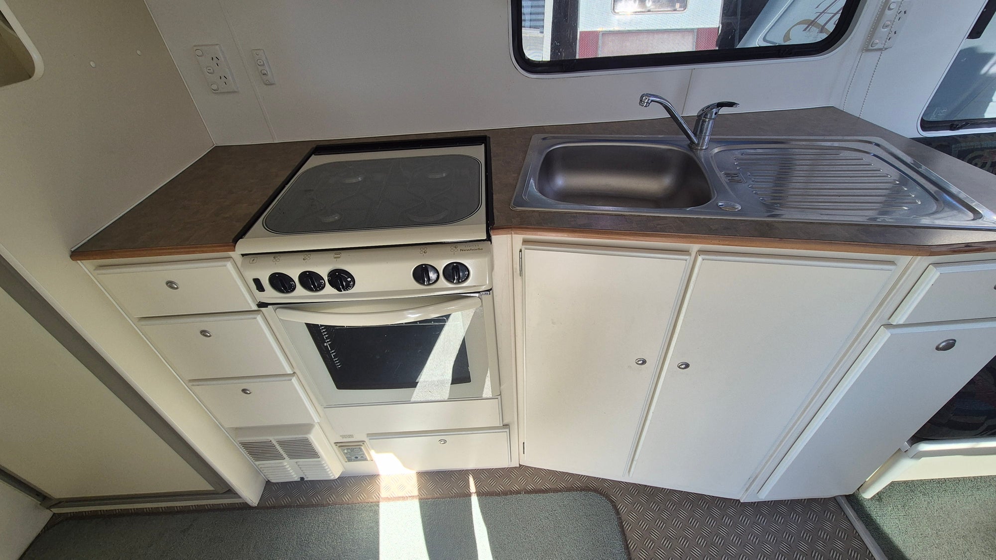 2004 Mitsubishi Traillite
