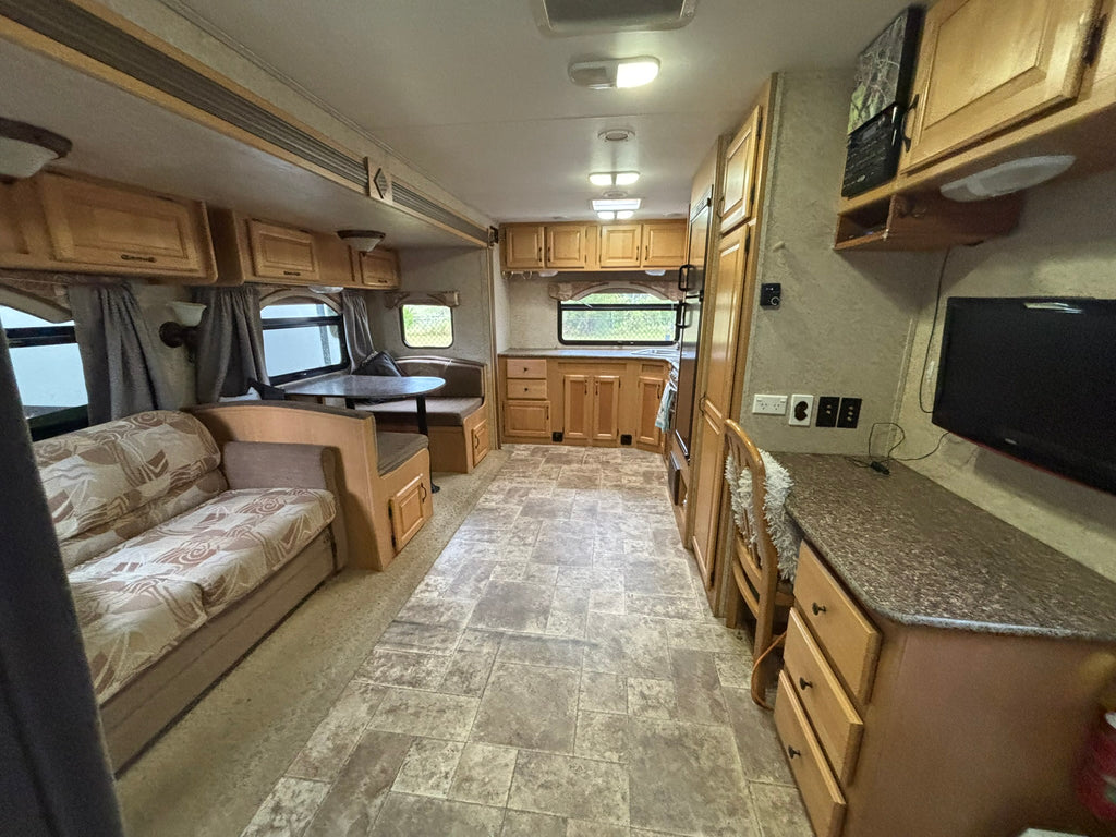 2010 Evergreen Ultima w/ 2015 Holden Colorado Tow Vehicle