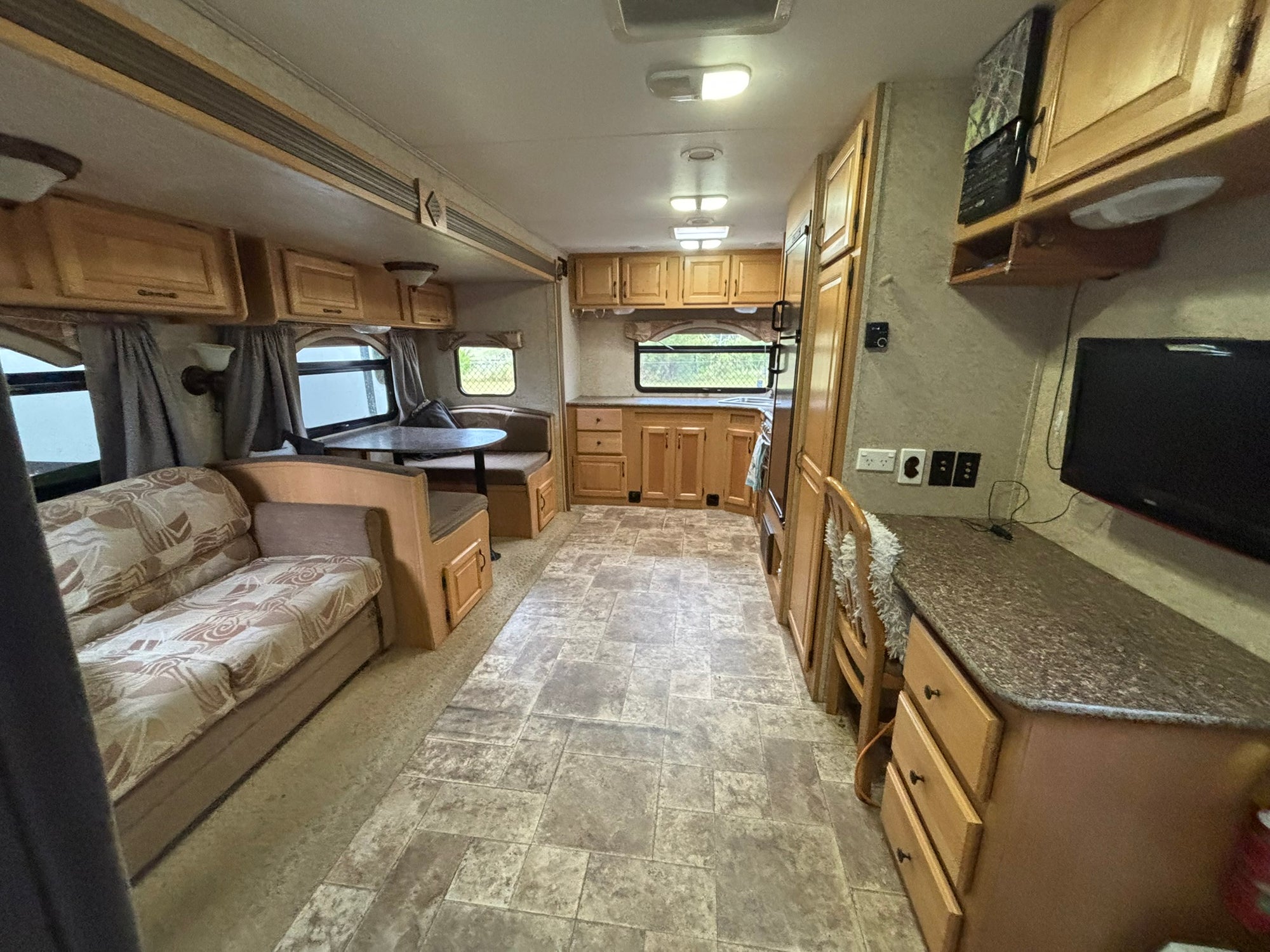 2010 Evergreen Ultima w/ 2015 Holden Colorado Tow Vehicle