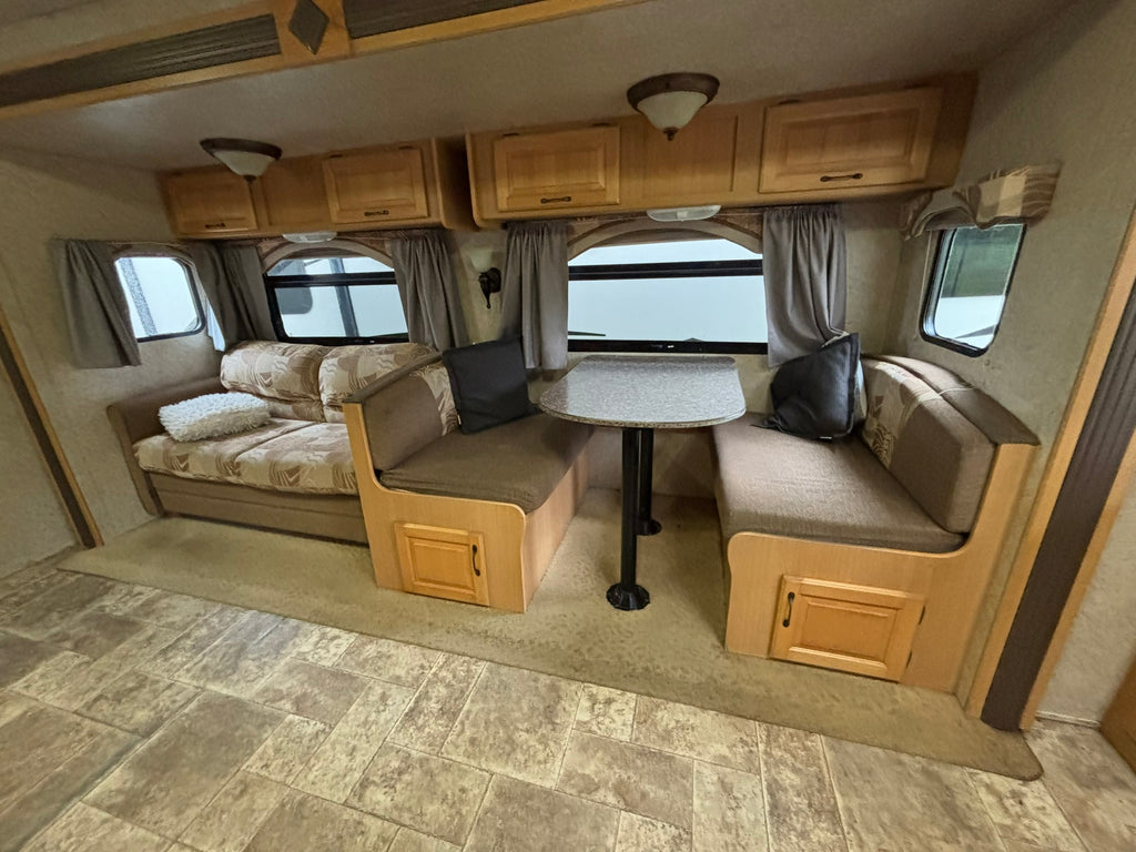 2010 Evergreen Ultima w/ 2015 Holden Colorado Tow Vehicle