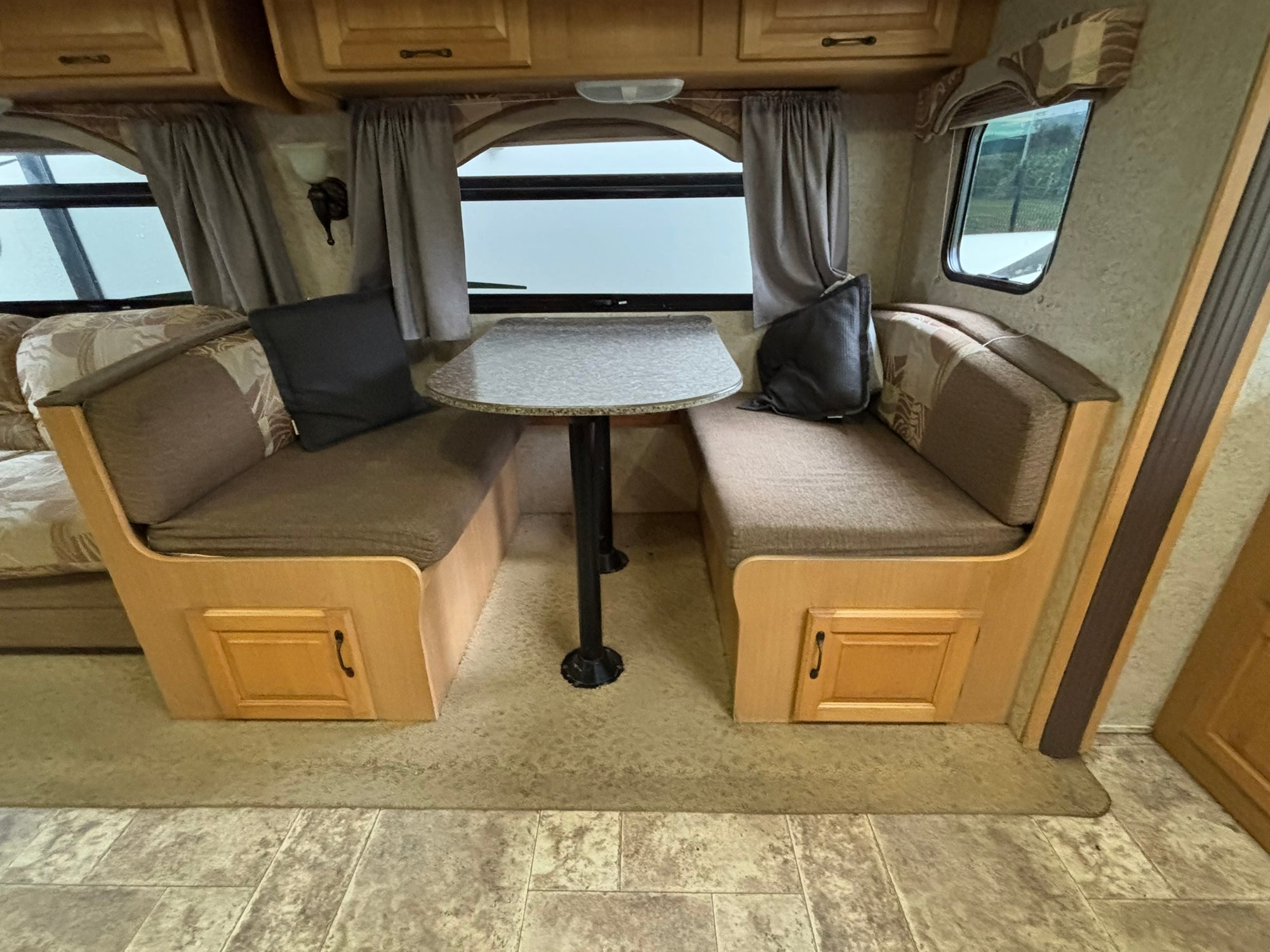 2010 Evergreen Ultima w/ 2015 Holden Colorado Tow Vehicle