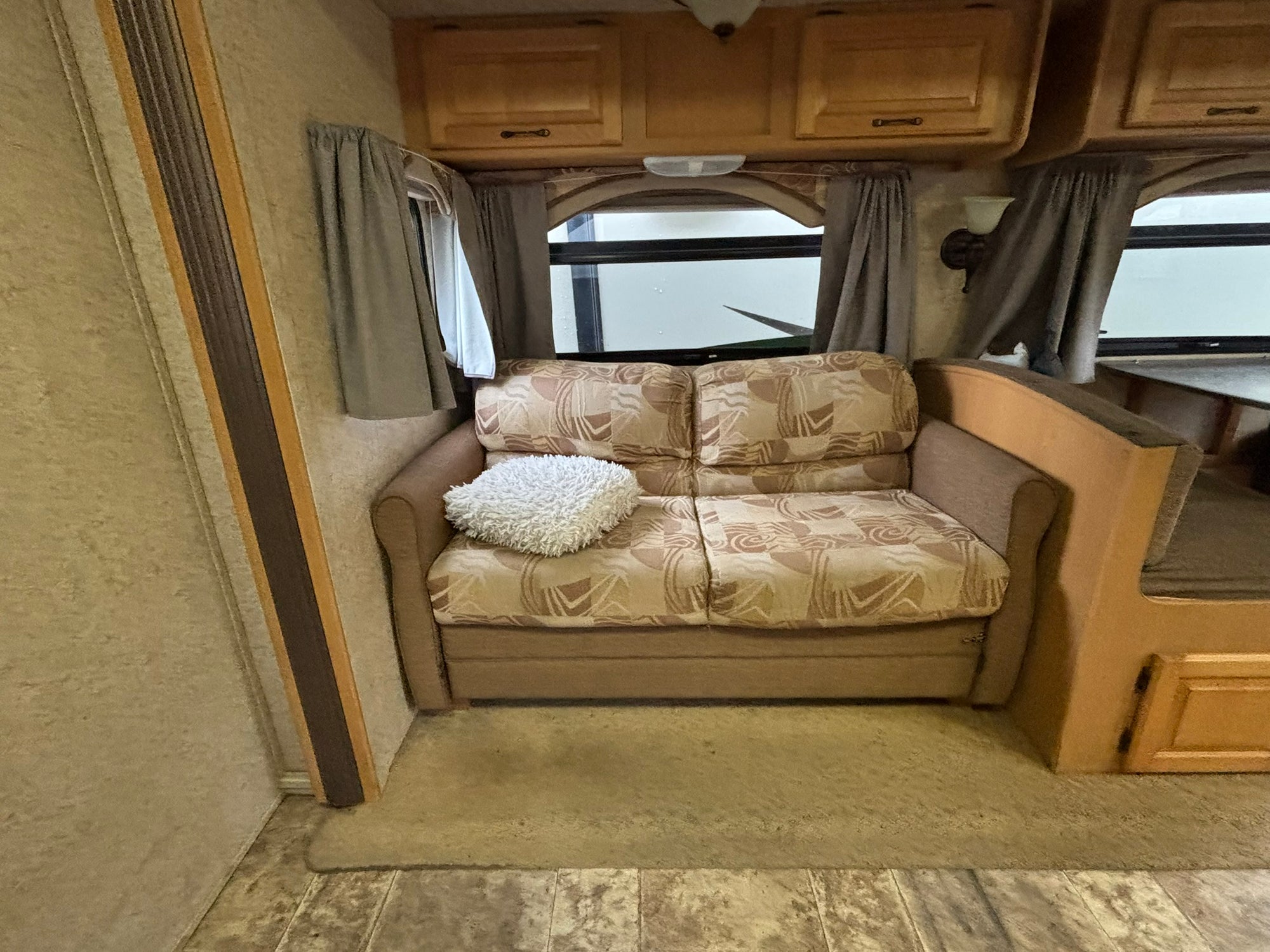 2010 Evergreen Ultima w/ 2015 Holden Colorado Tow Vehicle