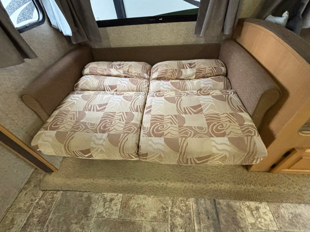 2010 Evergreen Ultima w/ 2015 Holden Colorado Tow Vehicle